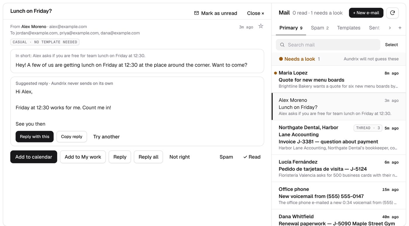 An e-mail open beside the mail list, with Mark as unread at the top, new e-mails in bold, and the one just read in plain type.